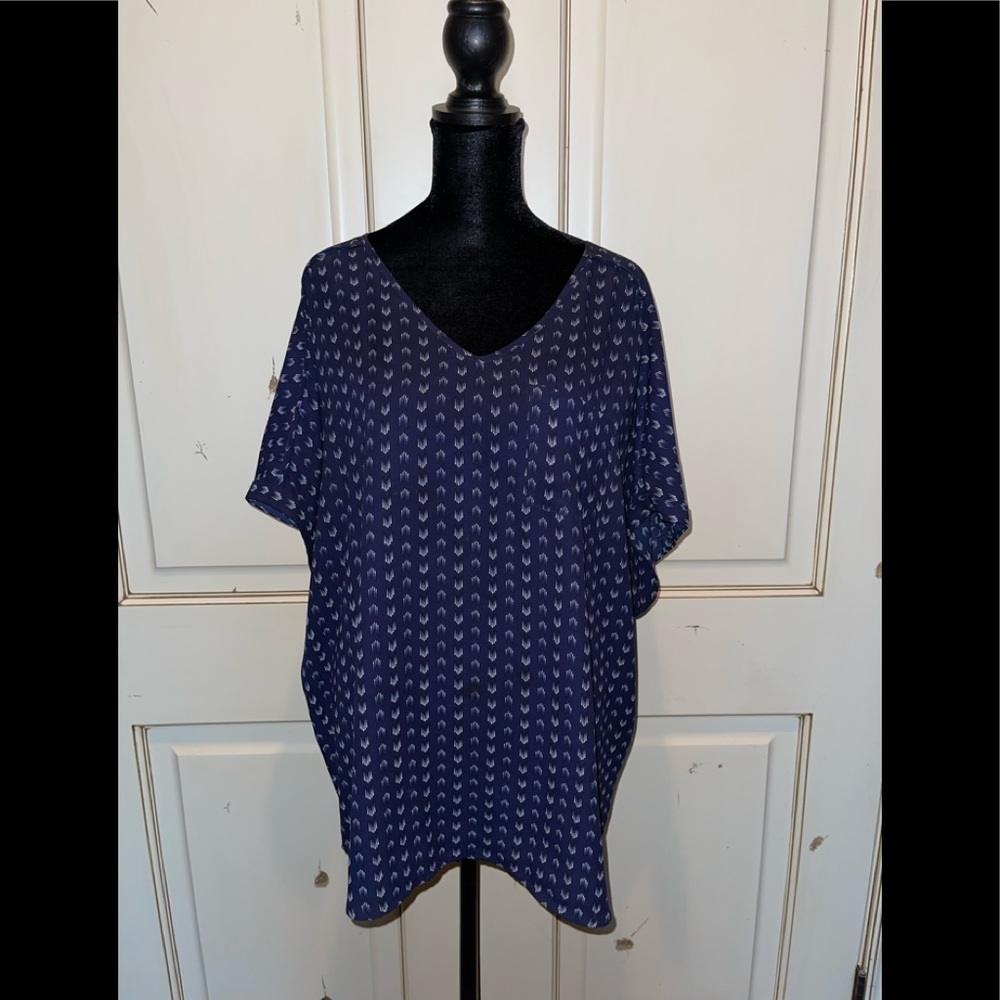 Maurice’s navy and white short sleeve blouse 2X super cute